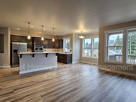 5th image of 4018 23rd St SE