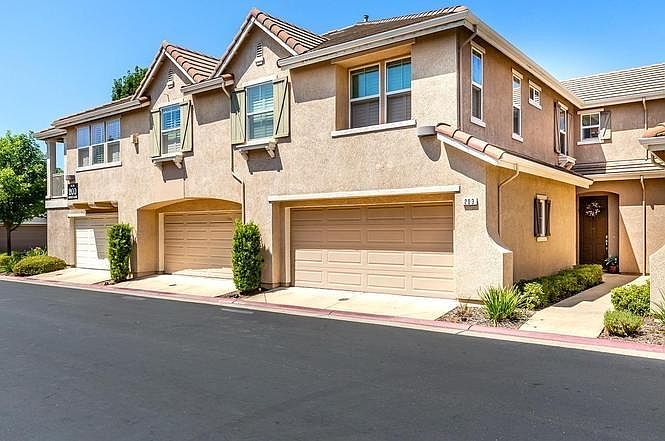 1st image of 3303 Esplanade Cir