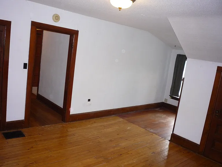 503 Oak Ave S #B — Photo 9