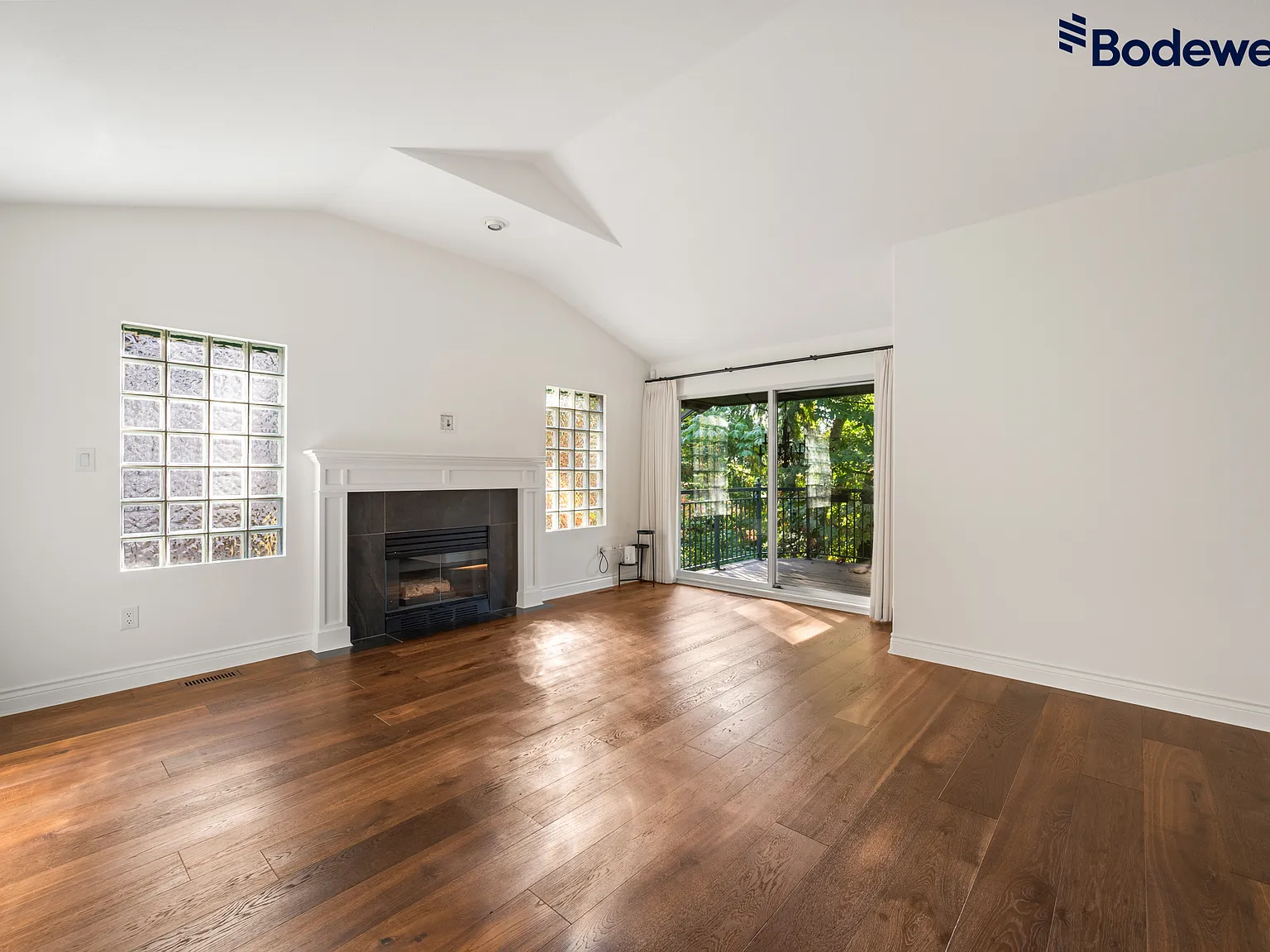 1/2 Duplex - 1110 Strathaven Drive — Photo 2