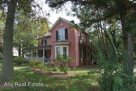 2nd image of 305 Falmouth St #4
