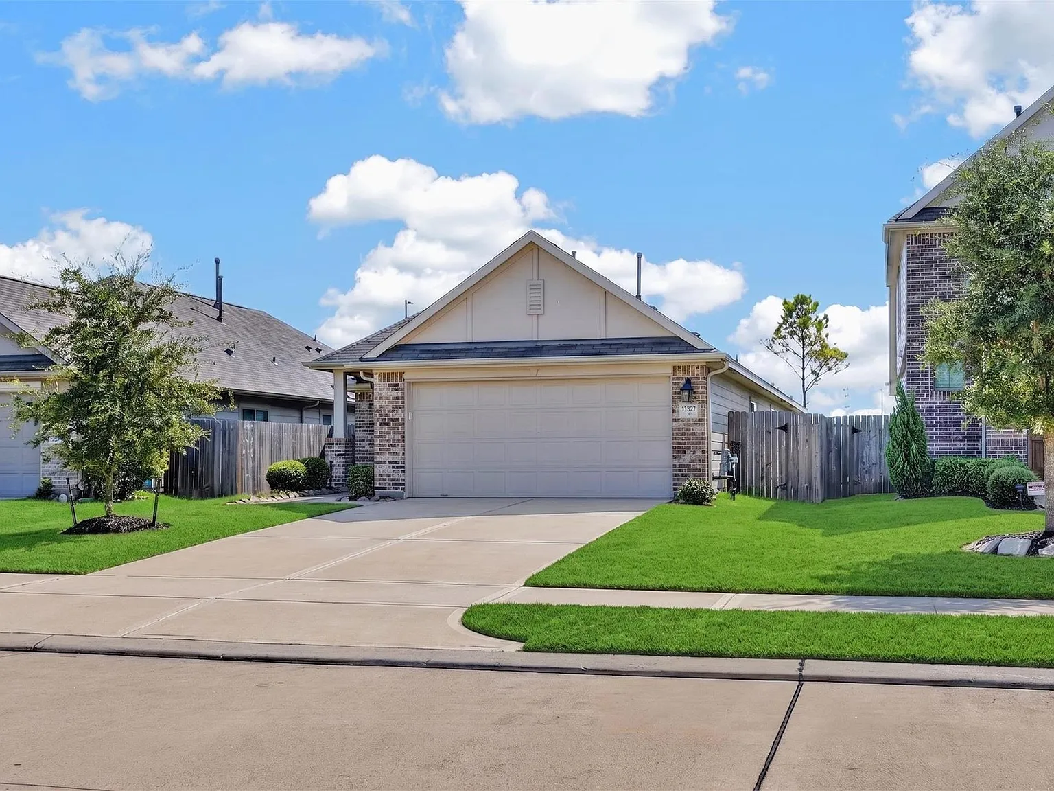 4 bed, 2.0 bath, 1744 sqft, $2,250 — Photo 3