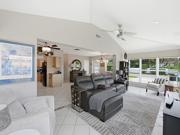 5th image of 1421 SW 20 Street