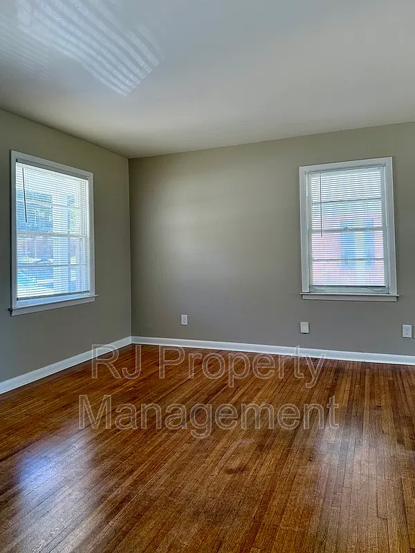 3 bed, 1.0 bath, 1100 sqft, $1,095 — Photo 4