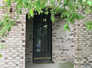 3238 Beachwood Dr, Oregon, OH 43616