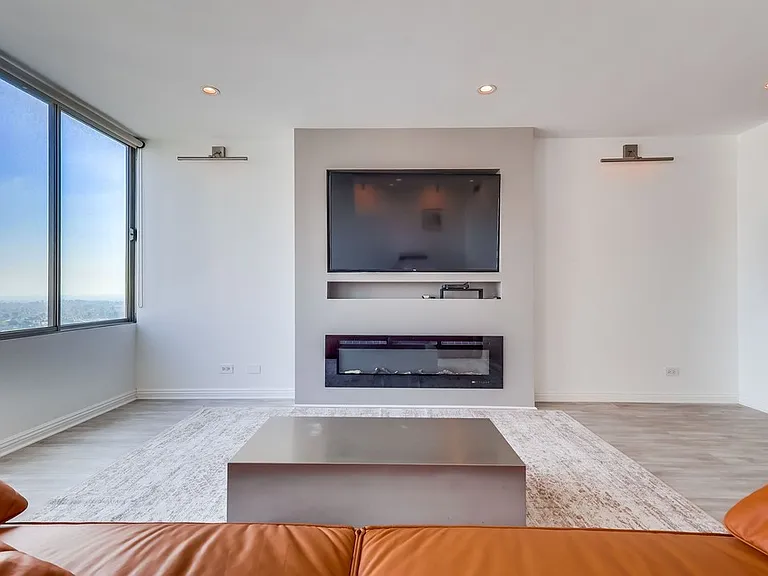 10501 Wilshire Blvd #2008 — Photo 4