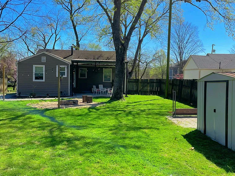 1032 Horseshoe Dr — Photo 2