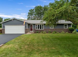4653 Apollo Dr, Machesney Park, IL 61115