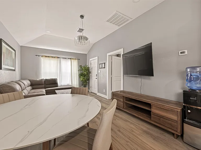 4309 Beggs St — Photo 10