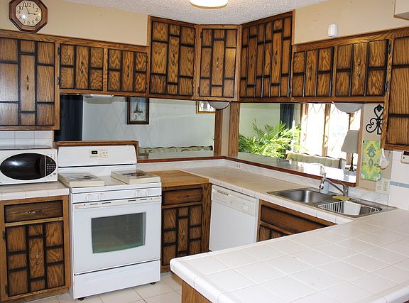 5th image of 8850 W 100th Pl