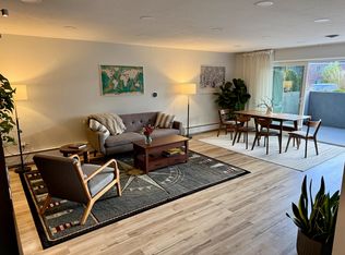 1206 Greendale Ave APT 201, Needham, MA 02492