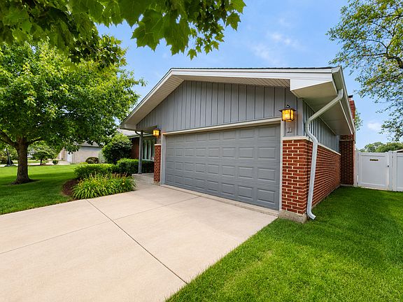 3rd image of 639 Poplar Ave