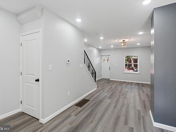 5th image of 738 E Thayer St