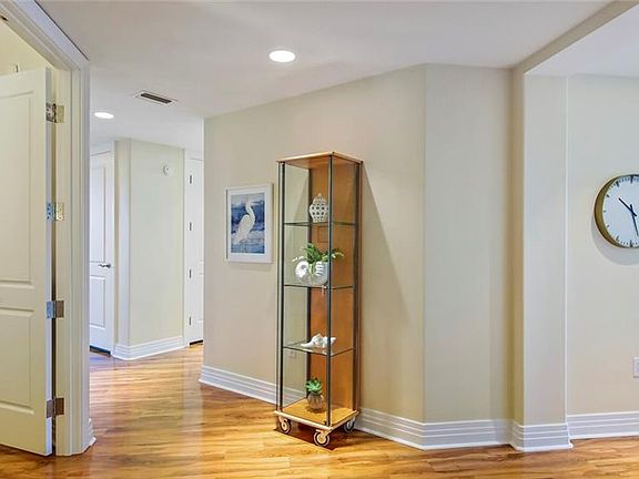 2nd image of 400 Beach Dr NE Unit 501