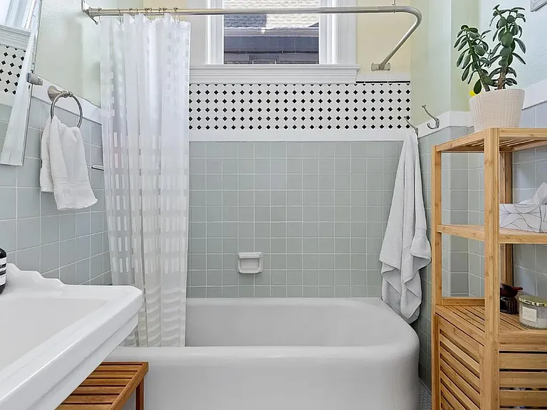 1435 Vine St #2 — Photo 8