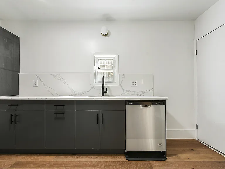3317 Hill St — Photo 16