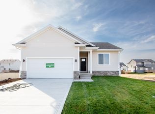 14212 Northpark Dr, Urbandale, IA 50323