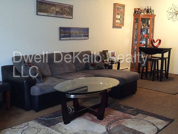 4th image of 814 W Hillcrest Dr APT E