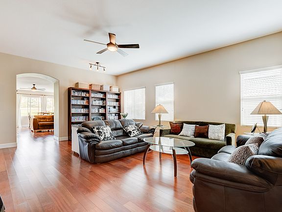 4th image of 31165 Gleneagles Dr