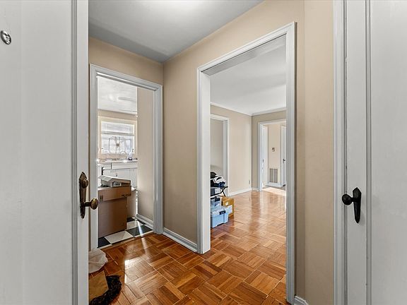 5th image of 1502 Delmont Ct APT 1