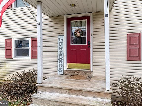2nd image of 10 Elaine Dr
