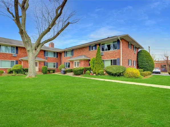 41 Edmunton #E16, North Babylon, NY 11703