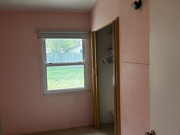 4th image of 1109 Davis Dr