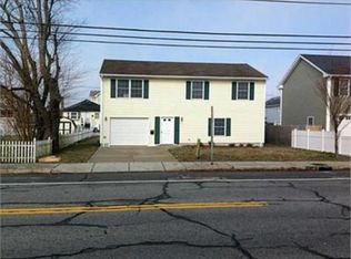 605 Bullocks Point Ave, Riverside, RI 02915