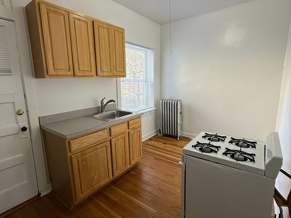 1st image of 7735 N Sheridan Rd APT 2