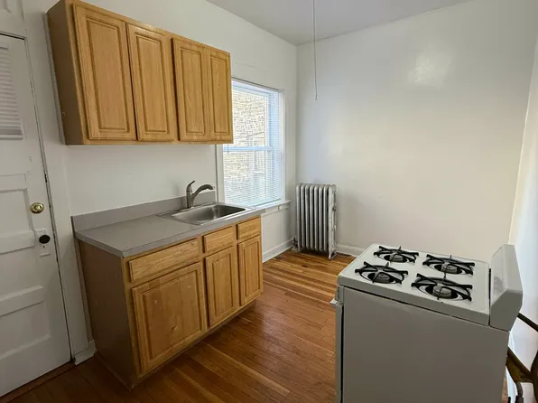 7735 N Sheridan Rd APT 2, Chicago, IL 60626
