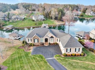255 E Pointe Dr, Penhook, VA 24137