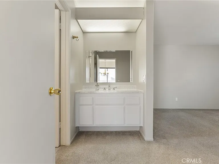 1693 S Heritage Cir — Photo 32