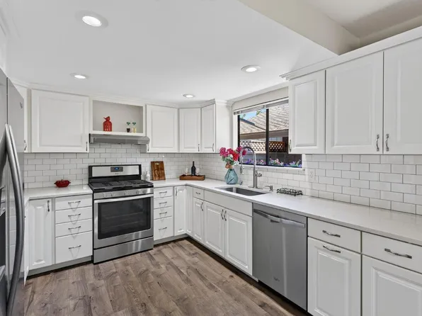 218 Los Alamos Road, Santa Rosa, CA 95409