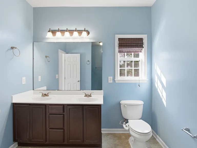 412 Savannah Dr — Photo 9