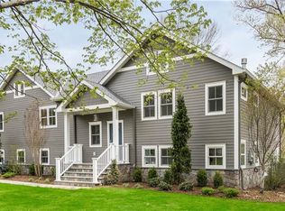 49 Rock Ridge Dr, Pt Chester, NY 10573