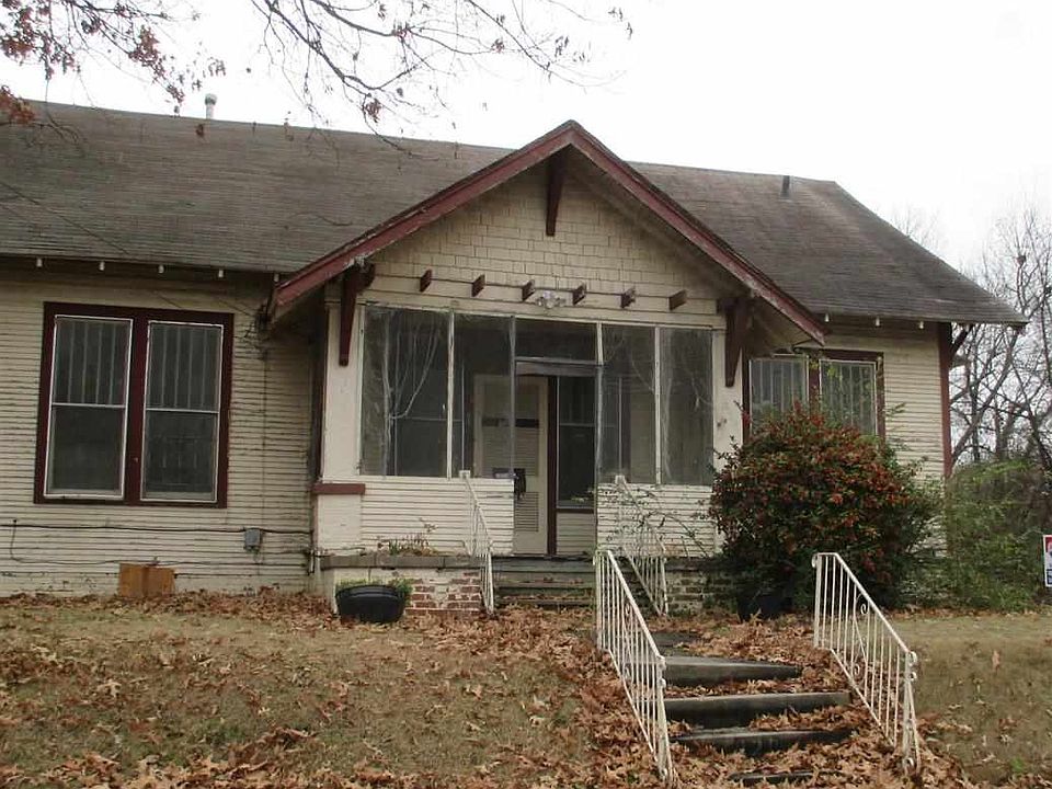1st image of 820 W 12th Ave