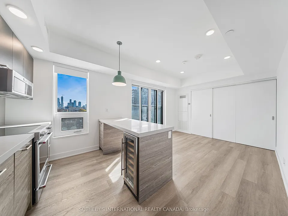 484 Spadina Ave #802
