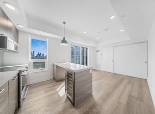 484 Spadina Ave #802, Toronto, ON M5S 0E4