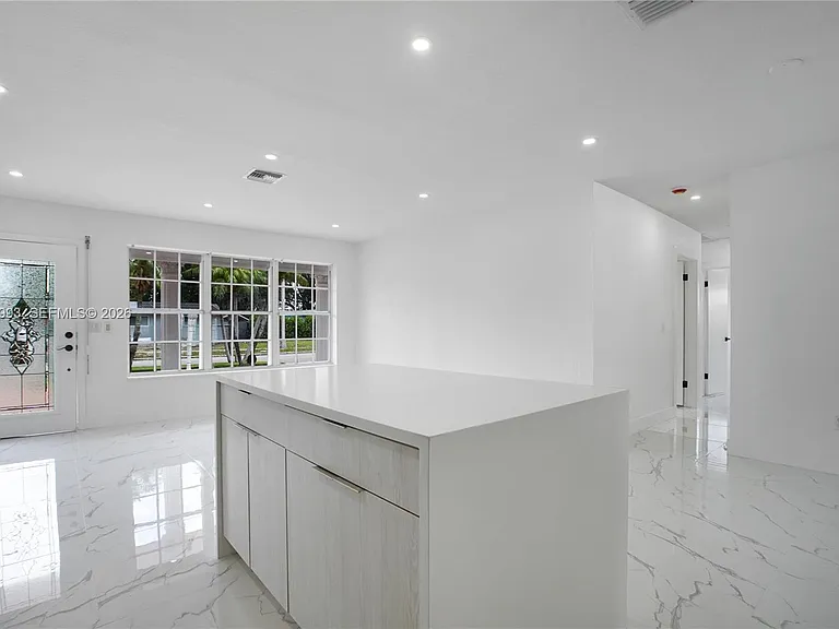 W 72nd Pl — Photo 26