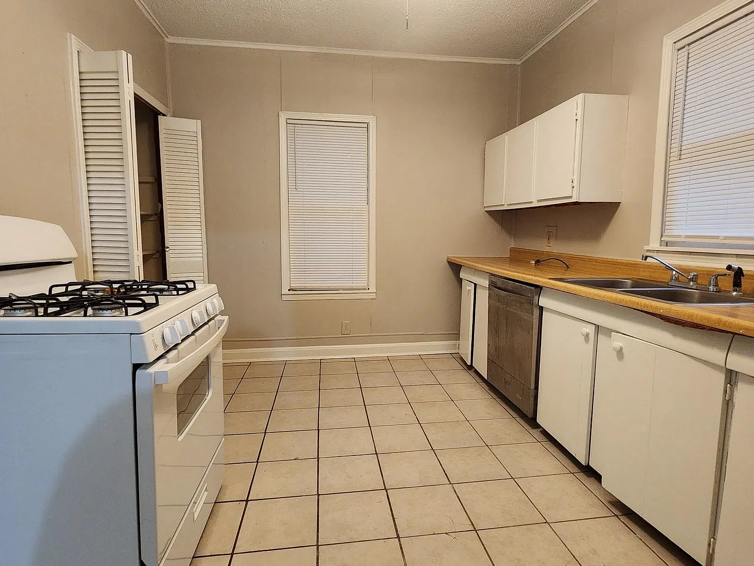 2 bed, 1.0 bath, 1160 sqft, $1,050 — Photo 4