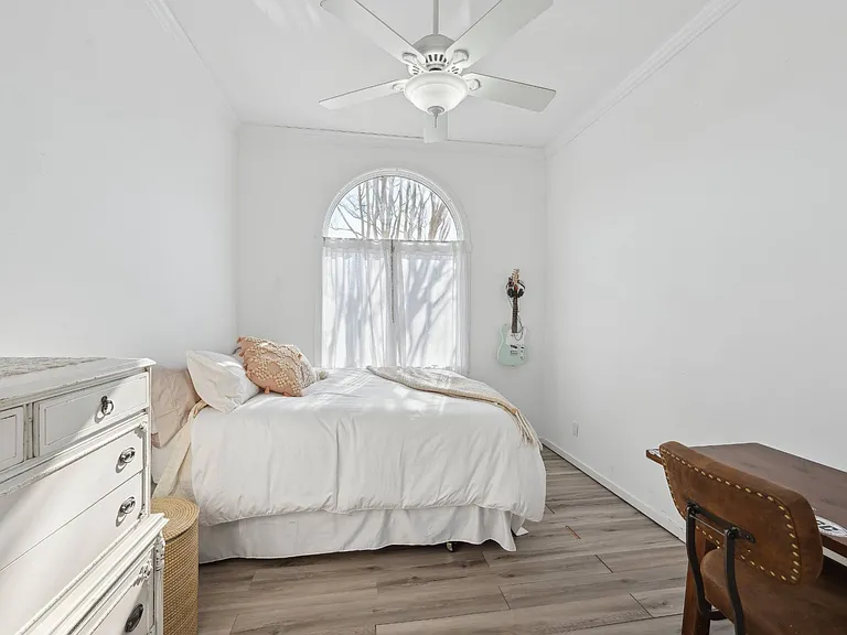 400 Noyack Rd #A3 — Photo 16