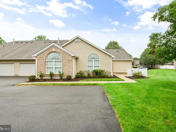 34 Point Ct, Lawrence Township, NJ 08648