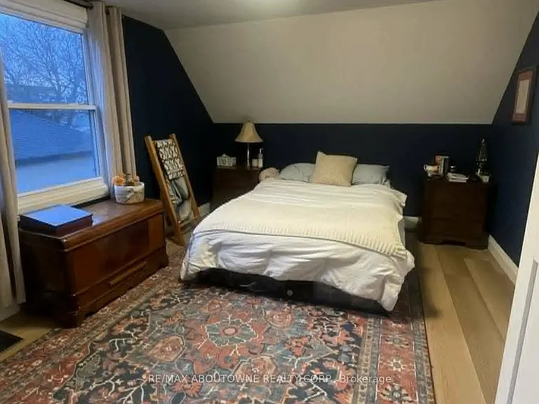 295 Queensdale Ave E — Photo 11