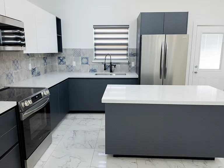 700 Dianne St — Photo 2