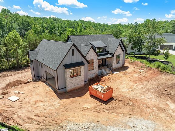 5th image of 126 Pinelands Pl