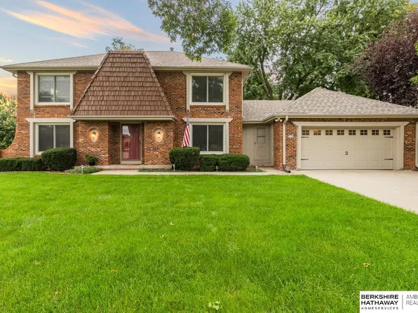 5726 Oak Hills Dr, Omaha, NE 68137