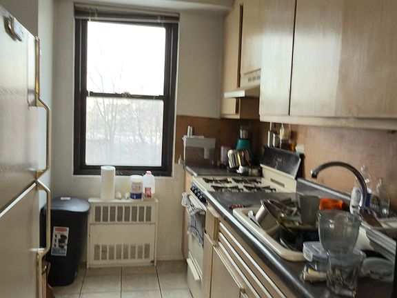 3rd image of 201 Saint Pauls Ave APT 4P