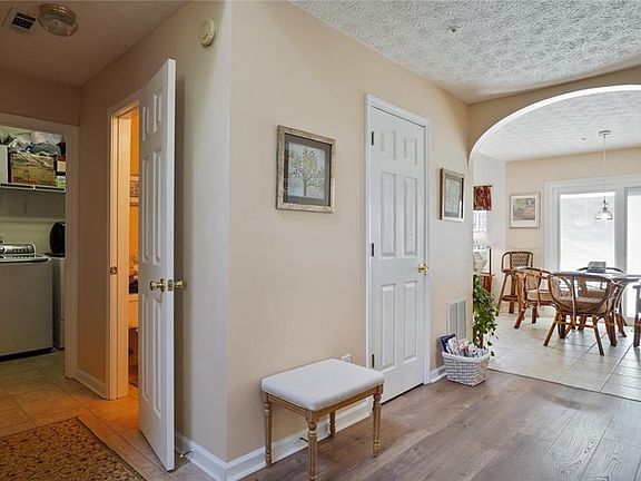 3rd image of 1528 Evanston Ln