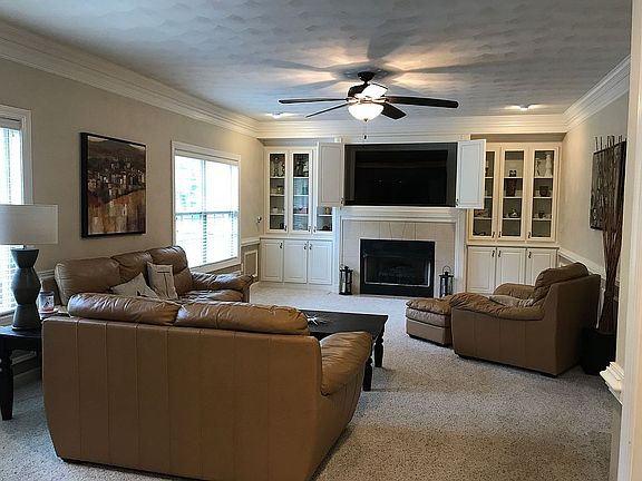 5th image of 1319 Club House Dr