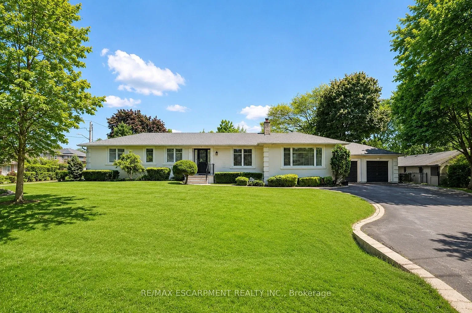 4 bed, $5,500 — Photo 1